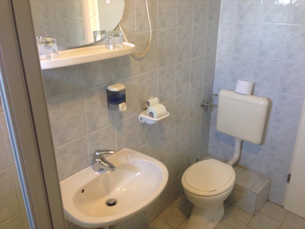 Motel Hummel Per Rum bild